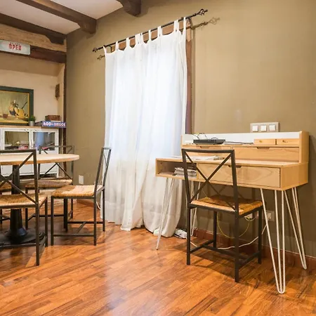 A Un Paso De La Catedral Toledo