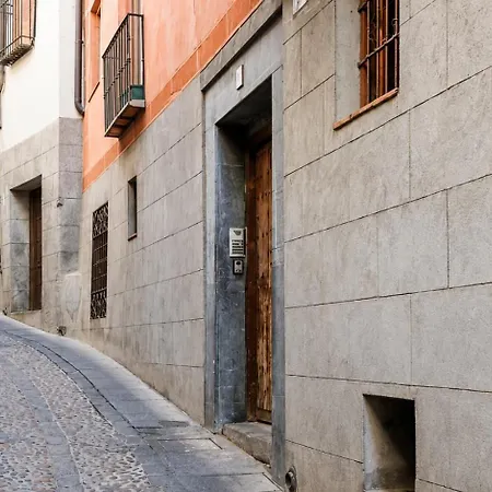 A Un Paso De La Catedral