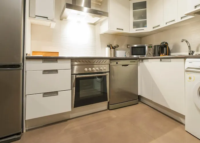 A Un Paso De La Catedral *