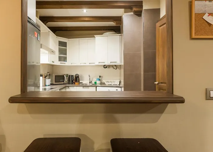 A Un Paso De La Catedral Toledo